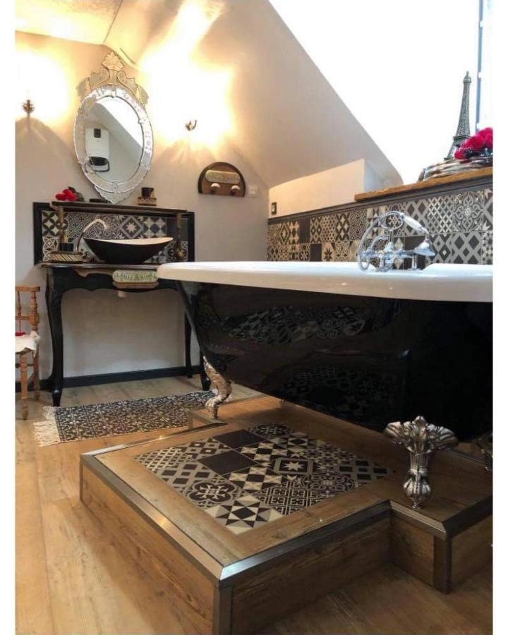 Appartement Romantique Parisien, Baignoire Retro Au Pied Du Lit Boulogne-sur-Mer Exterior foto