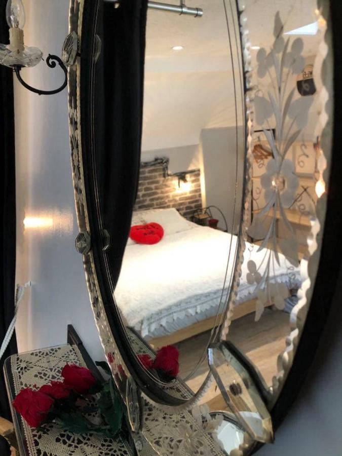 Appartement Romantique Parisien, Baignoire Retro Au Pied Du Lit Boulogne-sur-Mer Exterior foto